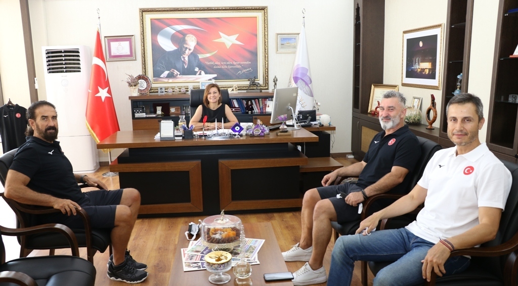  İşitme Engelliler Voleybol Milli Takımı, Safranbolu Belediye Başkanı Köse’yi Ziyaret Etti