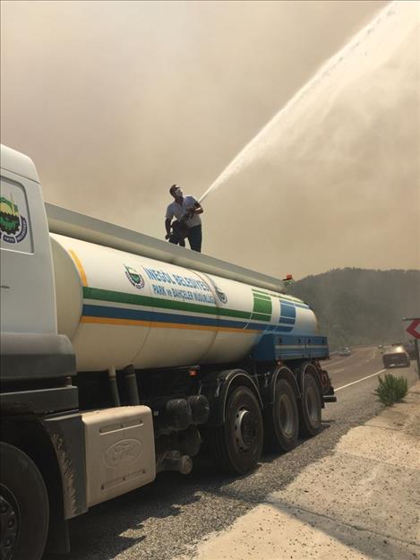  İnegöl Belediyesi Ekibi, Yangın Bölgesinde Desteğini Sürdürüyor