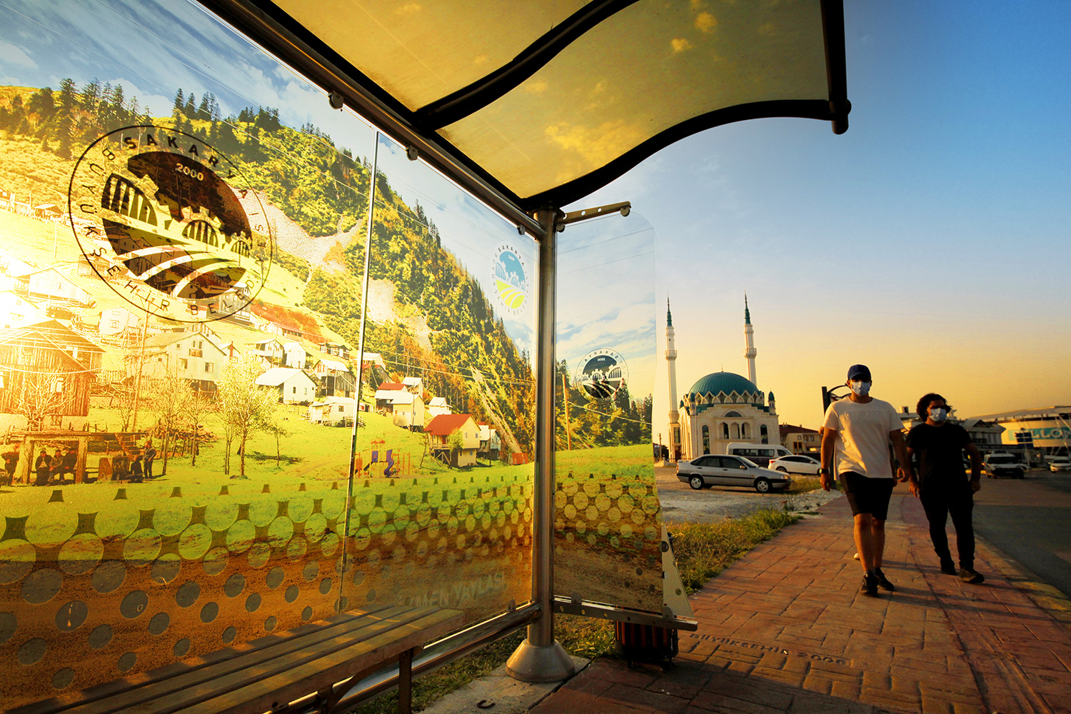  Sakarya Büyükşehir, Şehrin Doğal Güzelliklerini Otobüs Duraklarında Sergiledi