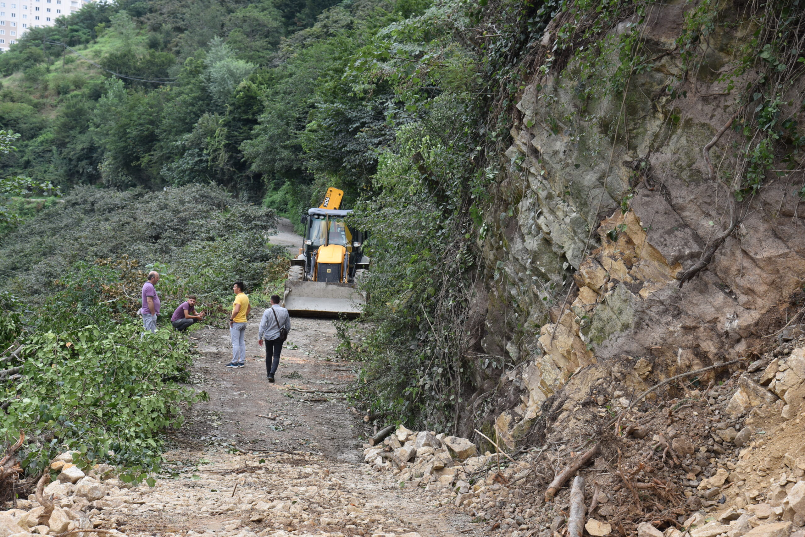  Espiye Belediyesi Fen İşleri Müdürlüğü Tarafından Yol Genişletme Çalışmaları Sürüyor