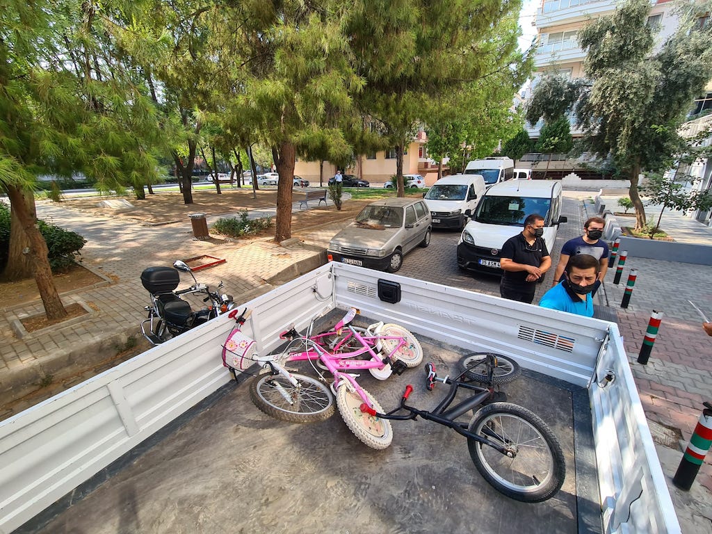  Karşıyaka Belediyesi’nin Geri Dönüşüm Projesi ile Eski Bisikletler İyiliğe Dönüşüyor