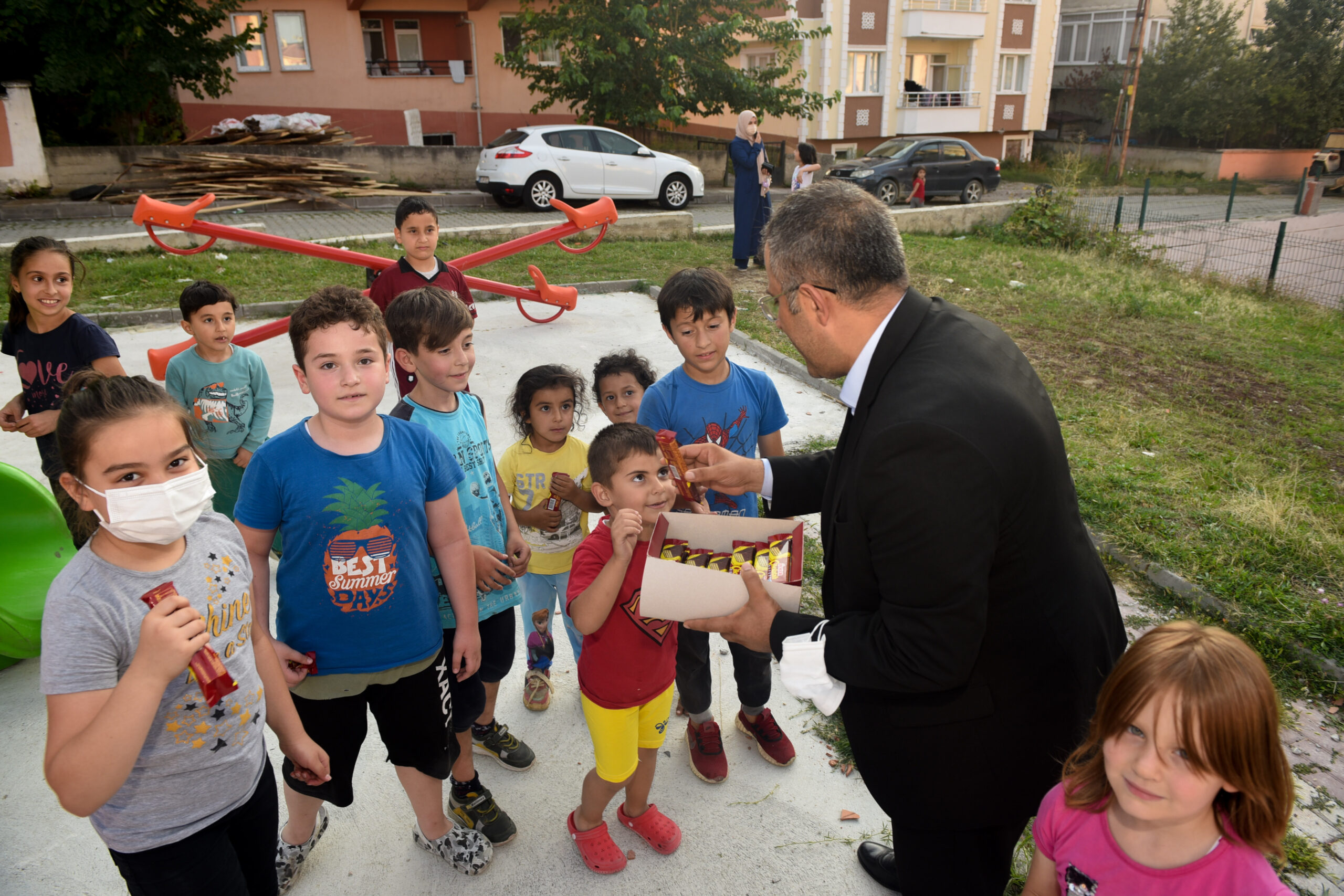  Taşköprü Belediye Başkanı Çatal, Parkta Oynayan Çocuklarla Vakit Geçirdi