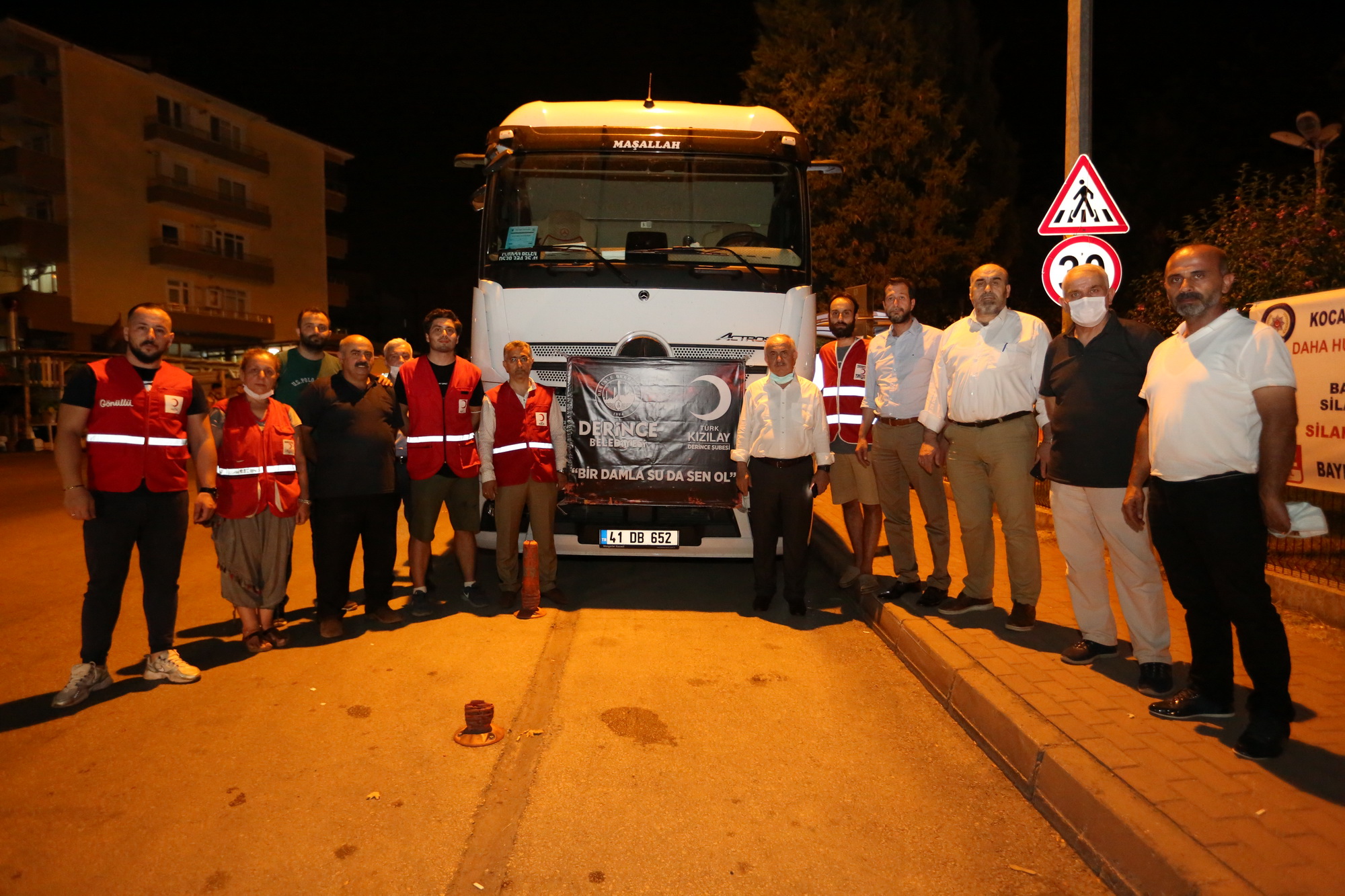  Derince Belediyesi ve Türk Kızılayı’ndan, Yangın Bölgesine Üçüncü Yardım Tırı