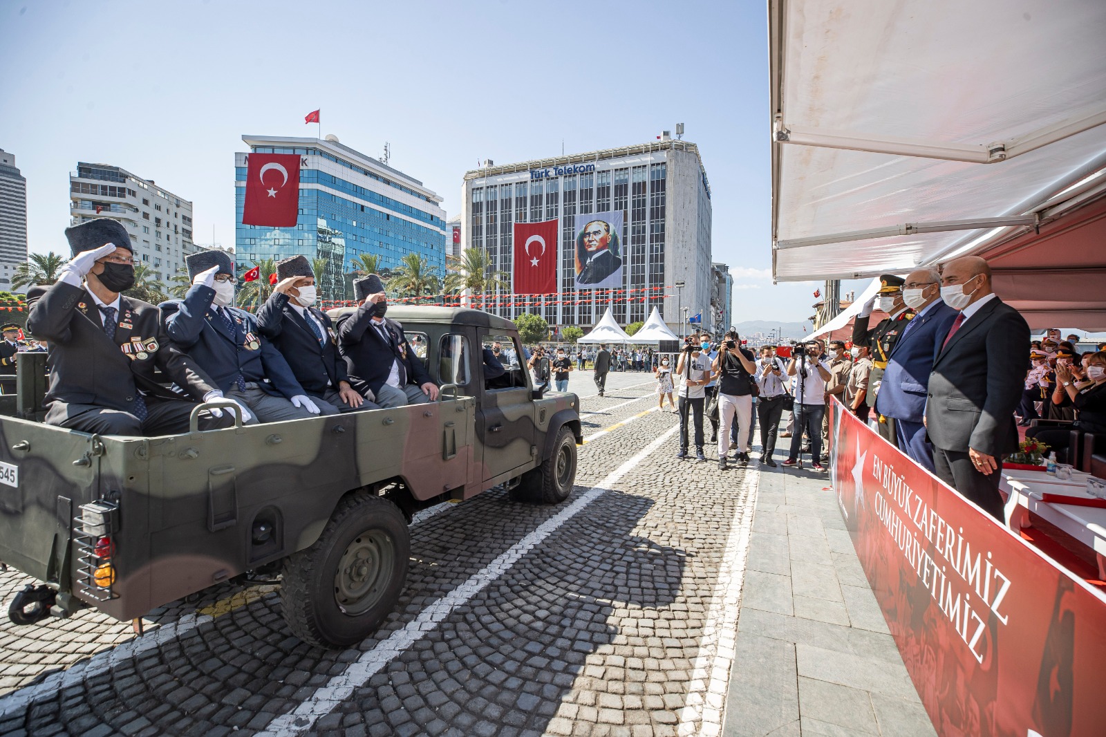  İzmir’de 30 Ağustos Zafer Bayramı Coşkuyla Karşılandı