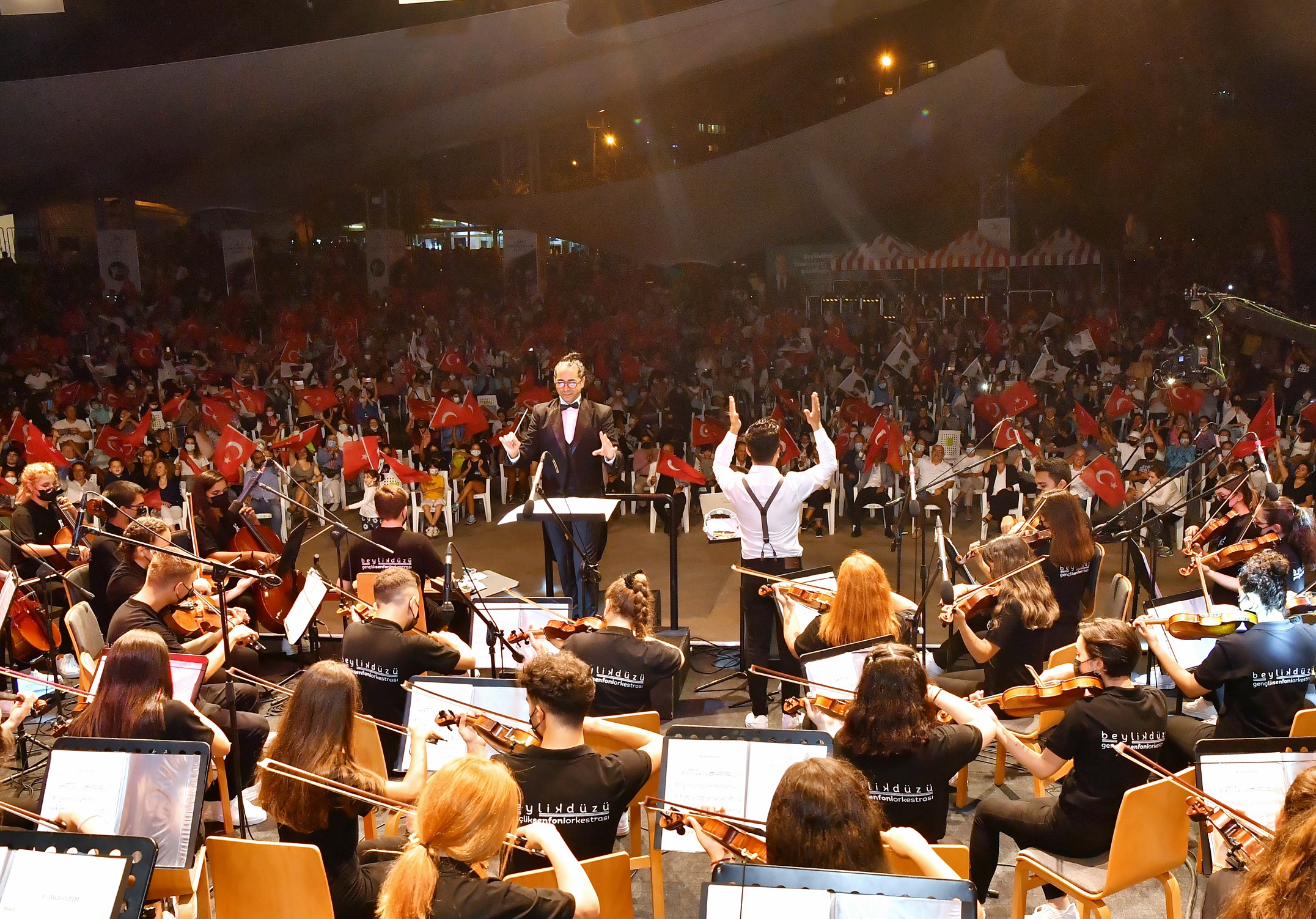  Dünya Gençlik Günü’nde, Sahne Beylikdüzü Gençlik Senfoni Orkestrası’nın