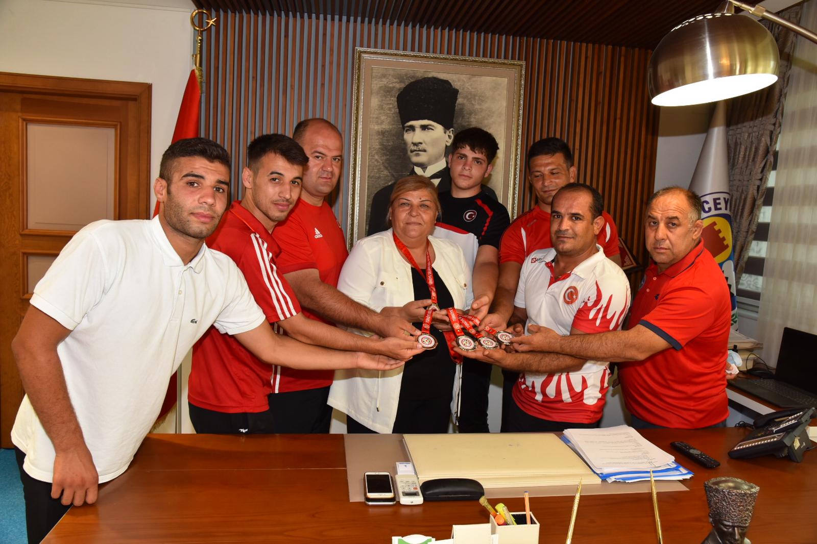  Ceyhan Belediyesi Güreş Takımı, Türkiye Şampiyonası’ndan Madalyalarla Döndü