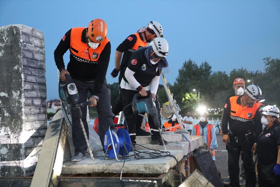  İnegöl Belediyesi’nin Düzenlediği ‘Marmara Deprem Haftası’ Etkinlikleri Başladı