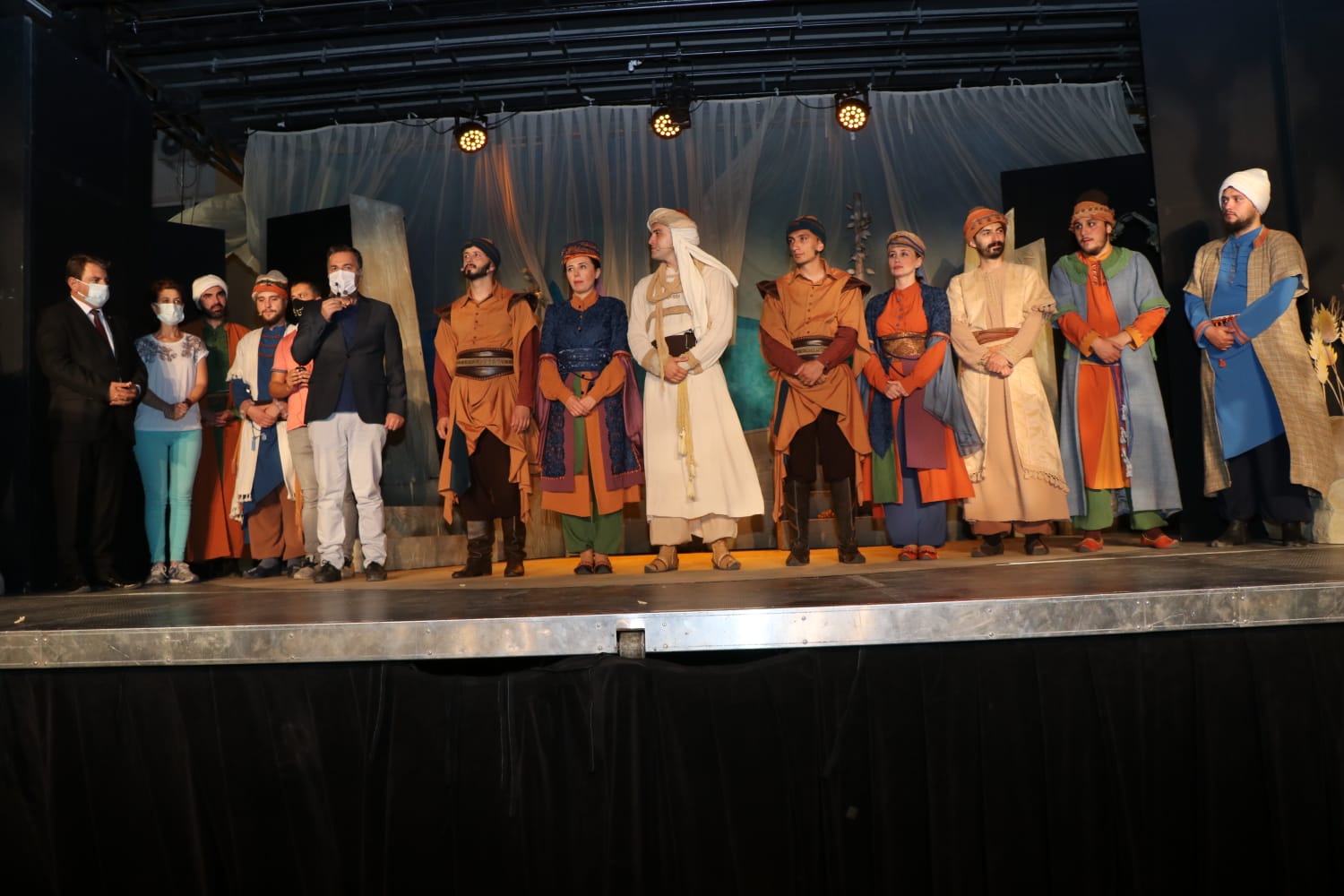  Dinar’da, ‘Yunusla Yürürken’ Tiyatro Gösterisine Yoğun İlgi