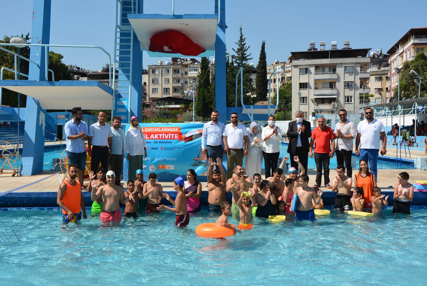  Antakya Belediyesi, Özel Çocuklara Su Topu ve Su Voleybolu Oynattı