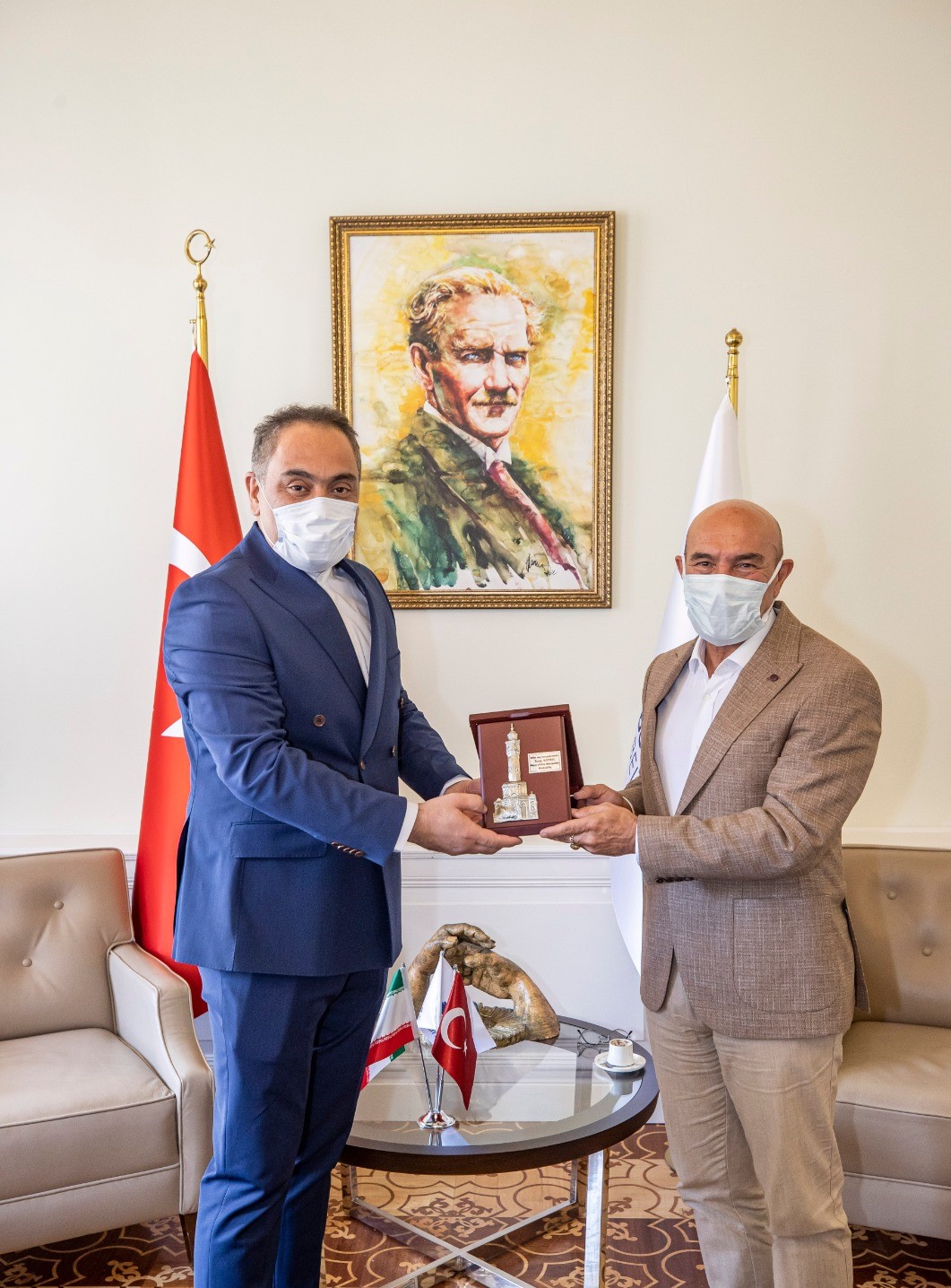  İzmir Büyükşehir Belediye Başkanı Soyer, İran’ın İstanbul Başkonsolosunu Ağırladı