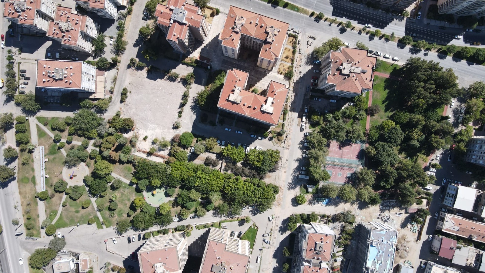  İzmir Büyükşehir, Depremde Zarar Gören Parkları Yeniliyor