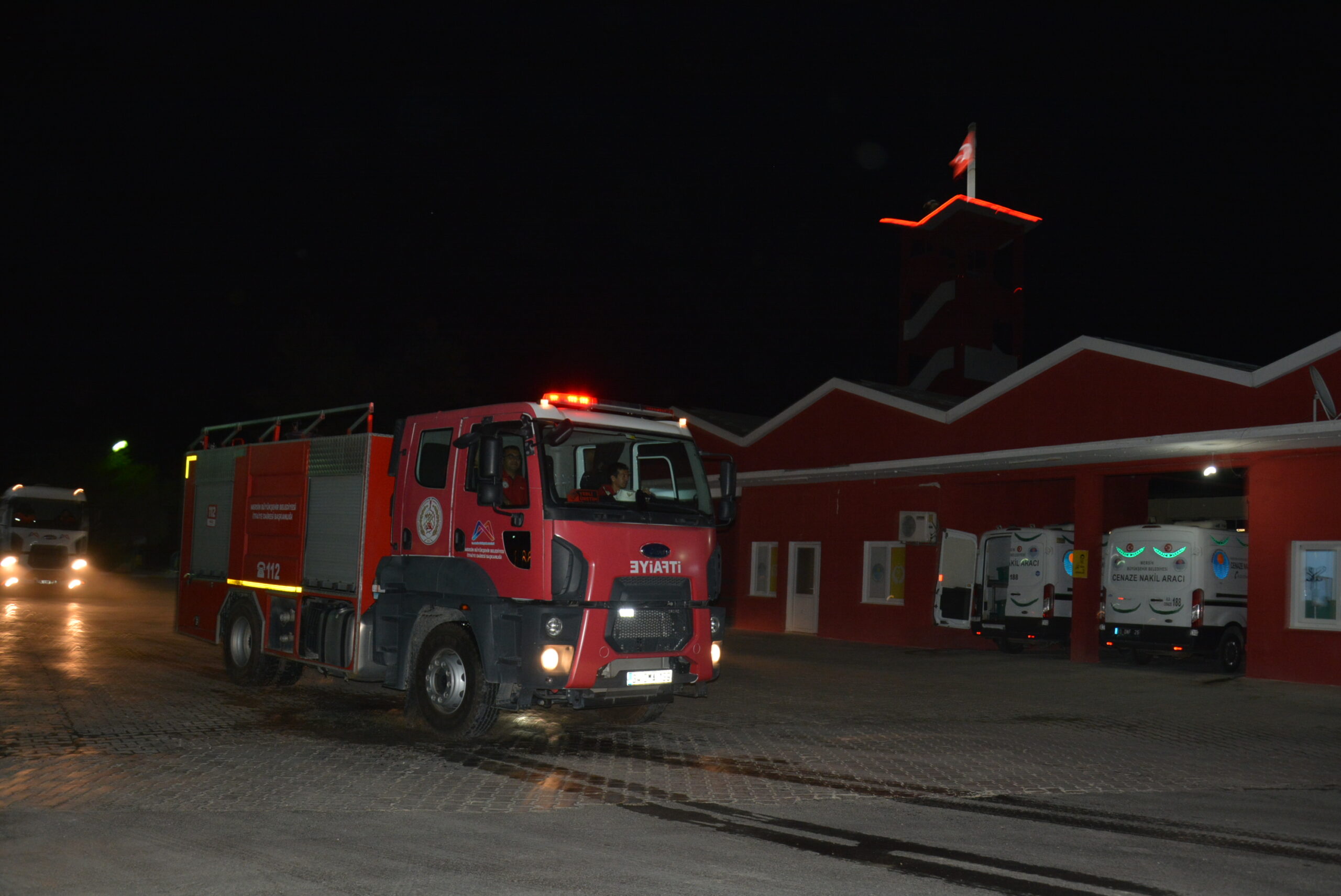  Mersin Büyükşehir Ekipleri, Tunceli’deki Yangına Müdahale İçin Yola Çıktı