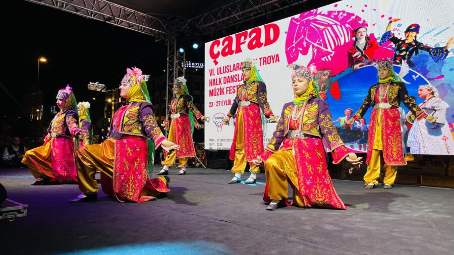 Orhangazi Belediyesi Folklor Ekibi Çanakkale Festivalinde Sahne Aldı