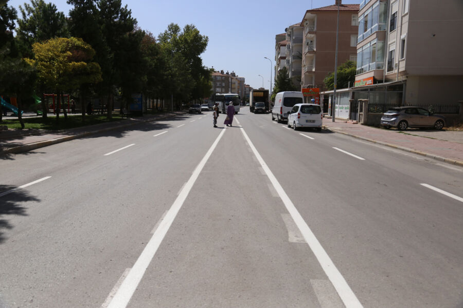  Karaman Belediyesi Yol Çizgisi ve Yaya Geçidi Çalışmalarını Sürdürüyor