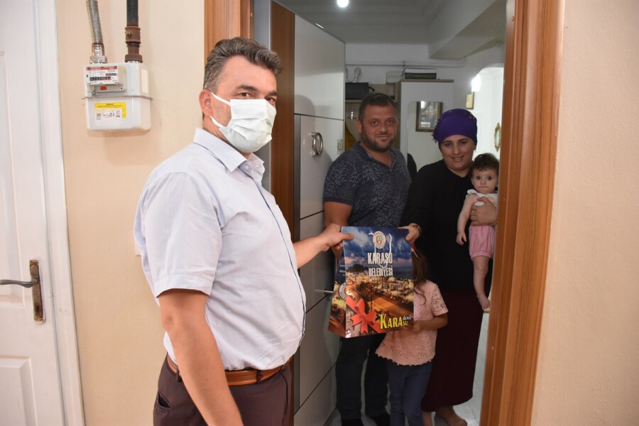  Karasu Belediye Başkanı Sarı, ‘Hoş Geldin Bebek’ Projesi Kapsamında Aileleri Ziyaret Ediyor