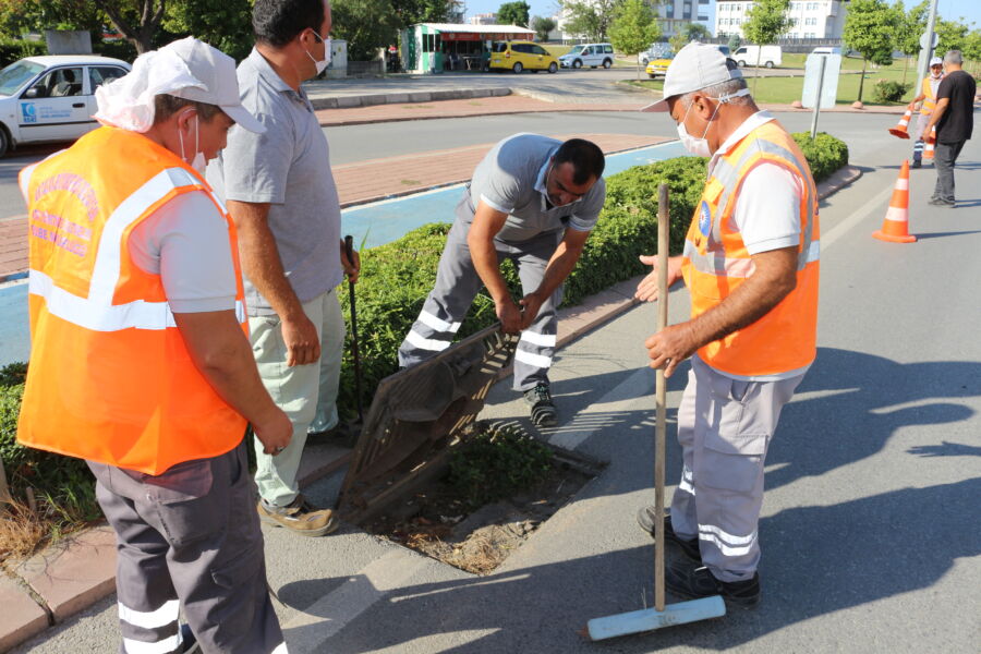  Antalya Büyükşehir Belediyesi Mazgallarda Temizlik Yaptı