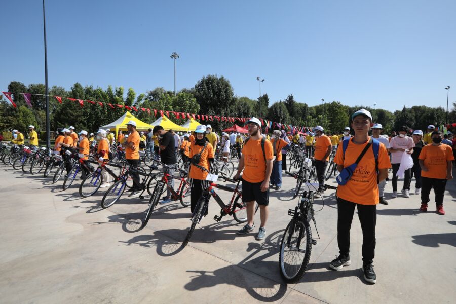  Gaziantep Büyükşehir Belediyesi Yüzlerce Gence Bisiklet Hediye Etti