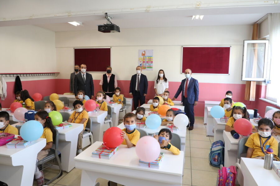  Büyükçekmece Belediye Başkanı Akgün, Yeni Eğitim Yılını Kutladı