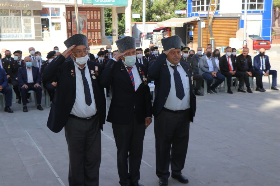  Dinar’da Gaziler Günü Törenle Kutlandı