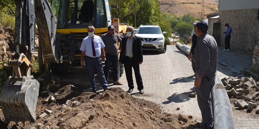  Adilcevaz Belediye Başkanı Gürsoy, İçme ve Sulama Suyu Çalışmasını İnceledi