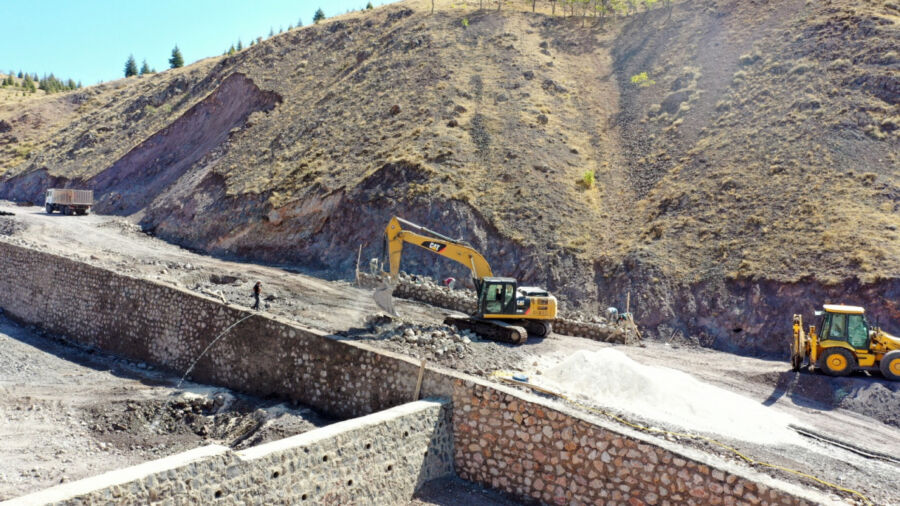  Elazığ Belediyesi Harput-Hüseyin Yolunda Çalışma Başlattı