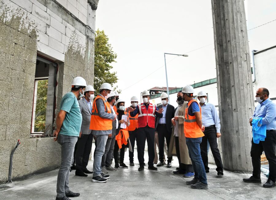  Esenyurt Belediye Başkanı Bozkurt, Camii İnşaatını İnceledi