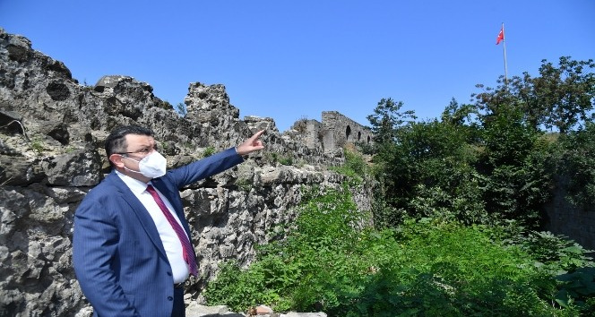  Ortahisar Belediye Başkanı Genç, Komnones Krallığı’nı Ziyaret Etti