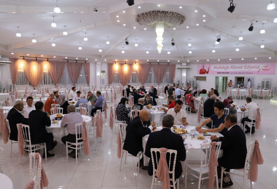  Saruhanlı Belediye Başkanı Bilgin, Gazilere Akşam Yemeği Verdi