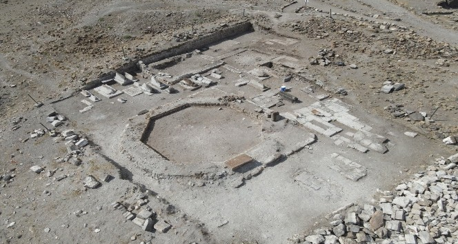  Ani Örenyerinde Selçuklu Mezarlığı Ortaya Çıkarıldı