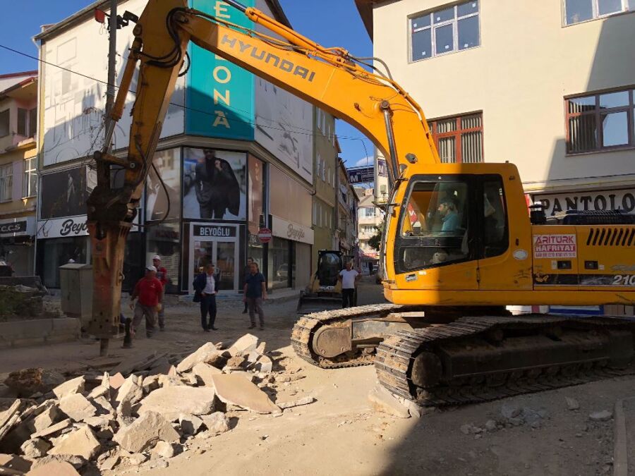  Seydişehir Belediyesi, Bakanlar Caddesinde Zemin Düzenleme Çalışmasına Başladı