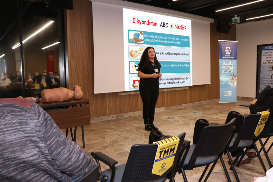  Kocaeli Büyükşehir, Toplu Taşıma Şoförlerine İlk Yardım Eğitimi Veriyor