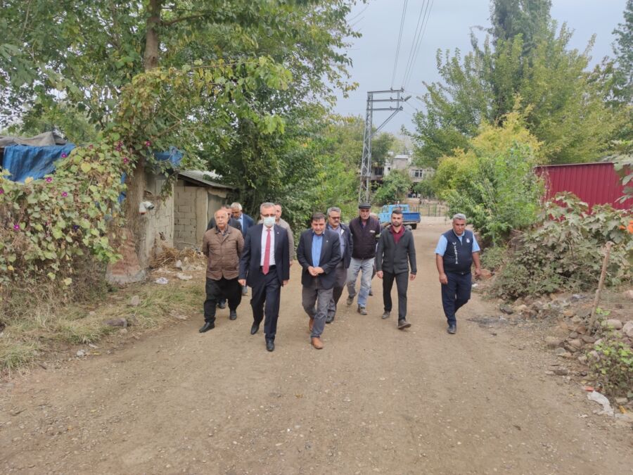  Ellek Belediye Başkanı Yeşildemir, Turgut Özal Caddesi’ndeki Yol Çalışmasını İnceledi
