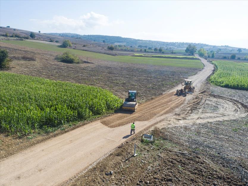  İnegöl Belediyesi Arazi Yollarına Kalıcı Çözümler Üretiyor