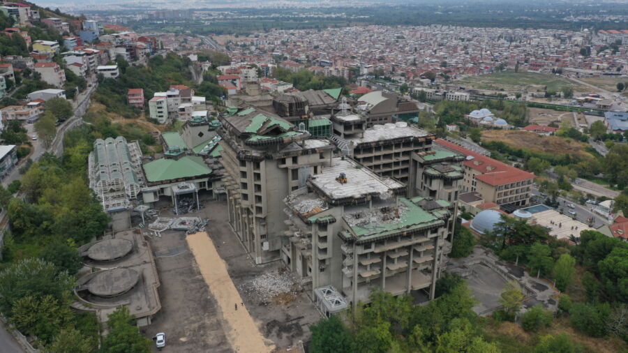  Bursa Büyükşehir, Bursa’yı Yüklerinden Arındırıyor