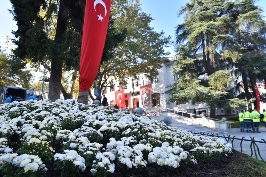  Bursa Büyükşehir Belediyesi Bursa’yı Kışın da Çiçek Bahçesine Bürüyor