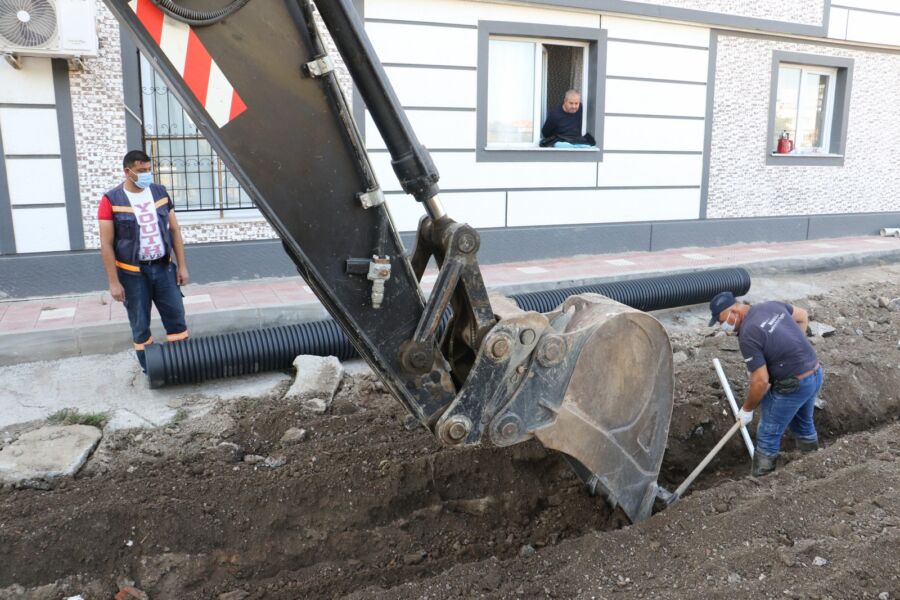  Manisa Büyükşehir Belediyesi Atatürk Mahallesi’ndeki Yağmur Suyu Sorununu Çözdü