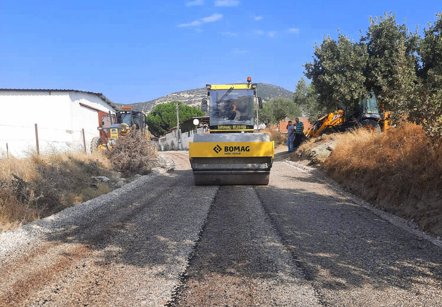  Saruhanlı Belediyesi Kepenekli ile Taşdibi Arasındaki Ara Bağlantı Yolunu Asfaltlıyor