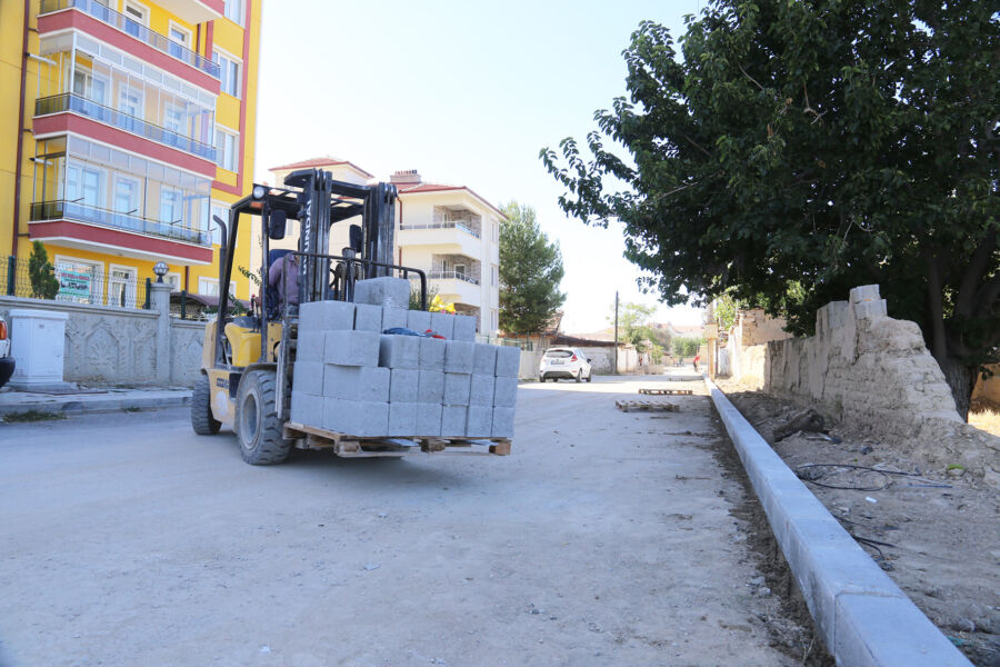  Karaman Belediyesi Kaldırım Çalışmalarına Larende Mahallesi’nde Devam Ediyor