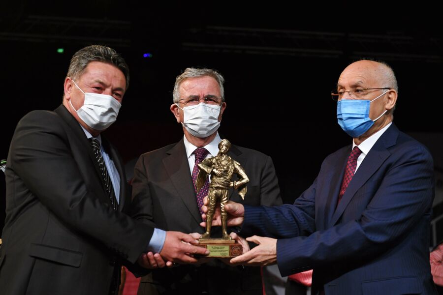  Ankara Büyükşehir Belediye Başkanı Mansur Yavaş’a ‘Ankara’ya Değer Katanlar’ Ödülü Verildi