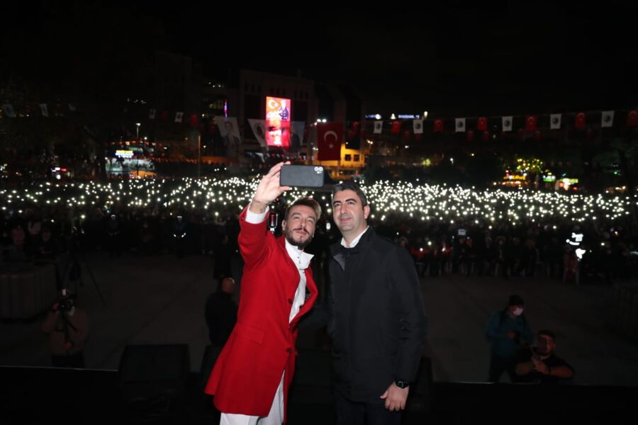  Kartal Belediyesi Cumhuriyet Bayramı’nı Cem Adrian Konseri ile Kutladı