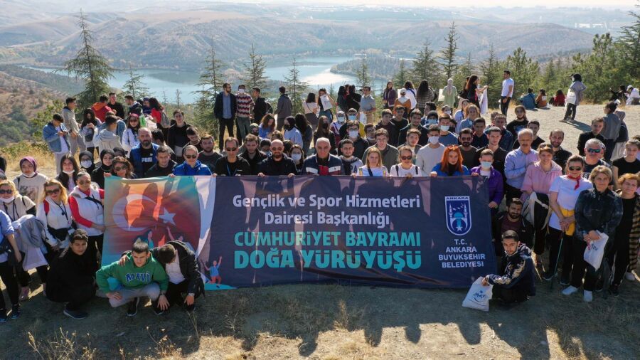 Ankara Büyükşehir Belediyesi Gençlere Cumhuriyet Yürüyüşü Düzenledi