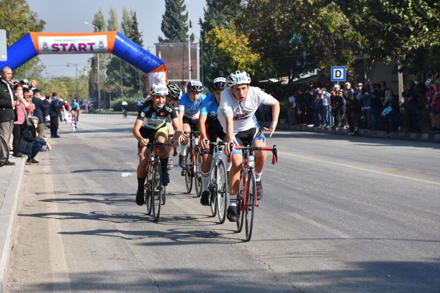  Şehzadeler Belediyesi Düz Bisiklet Yarışması Büyük İlgi Gördü