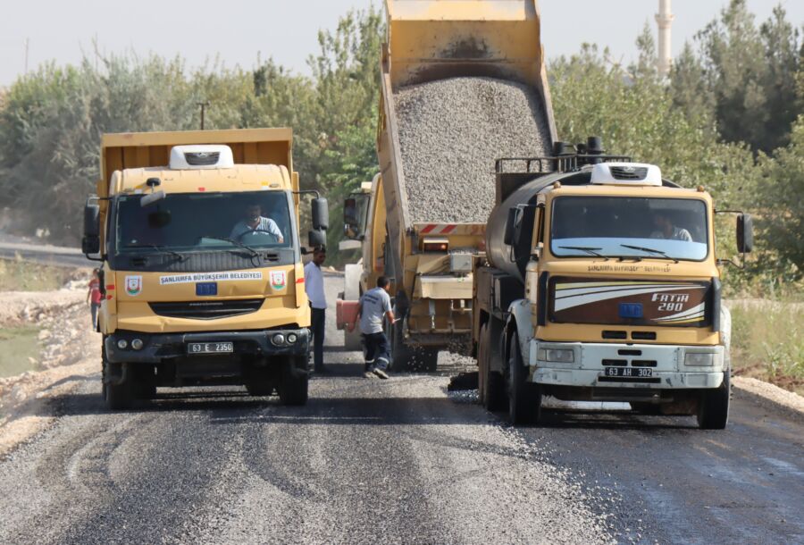  Şanlıurfa Büyükşehir Belediyesi Harran’da Grup Yollarını Yeniliyor