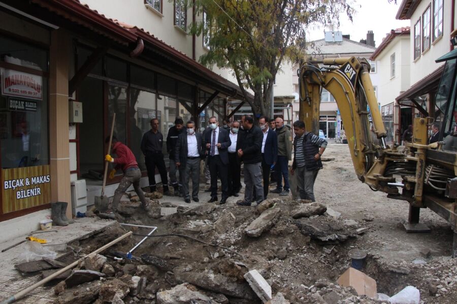  Seydişehir Belediyesi Bankalar Caddesinde Çalışmalarını Sürdürüyor