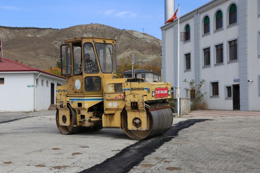  Erzincan’da Asfalt Yama Çalışmaları Devam Ediyor