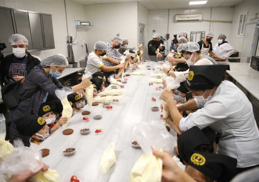  Karşıyaka Belediyesi Pasta Yapma Atölyesi Düzenledi
