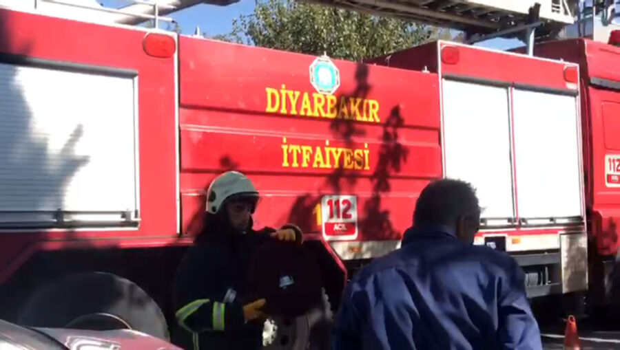  Diyarbakır’da Gerçeği Aratmayan Yangın ve Kurtarma Tatbikatı Yapıldı