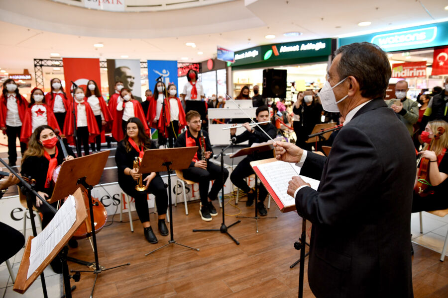  Tepebaşı Belediyesi, Cumhuriyet Bayramı için Minik Seslerle Konser Düzenledi