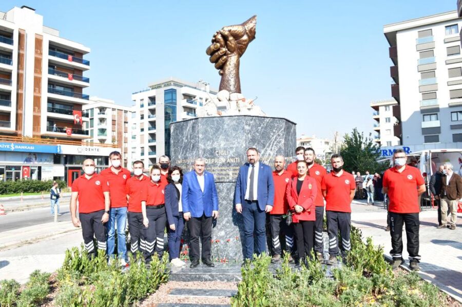  Çiğli Belediyesi, Deprem Anıtı için Açılış Töreni Düzenledi