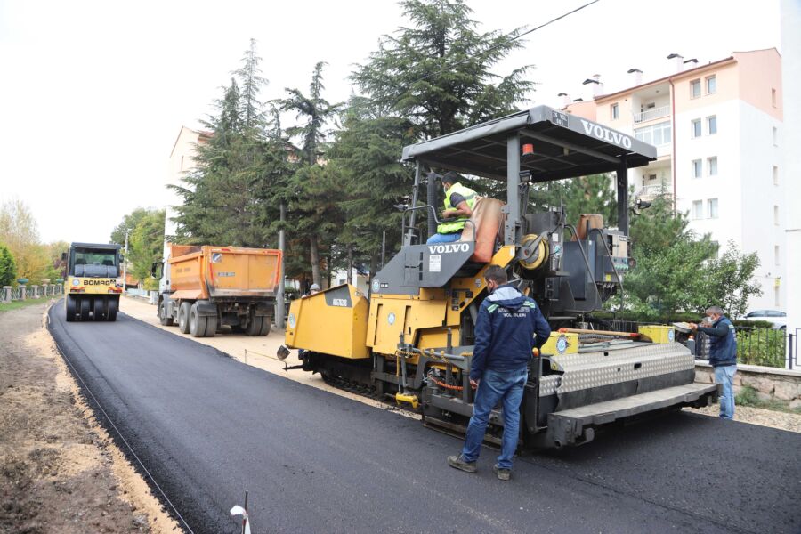  Eskişehir Büyükşehir Belediyesi Kent Merkezindeki Yol Çalışmalarını Sürdürüyor